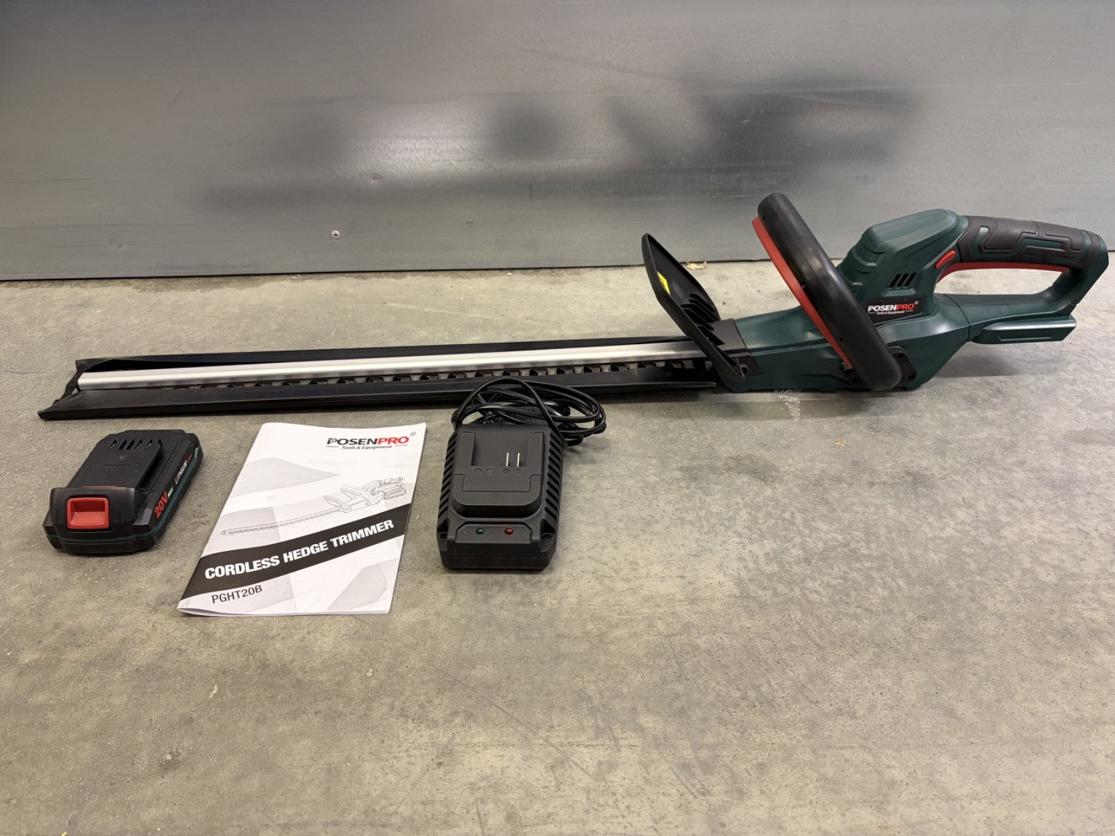 20V Cordless Hedge Trimmer 520mm Blade with 2.0Ah Battery Charger