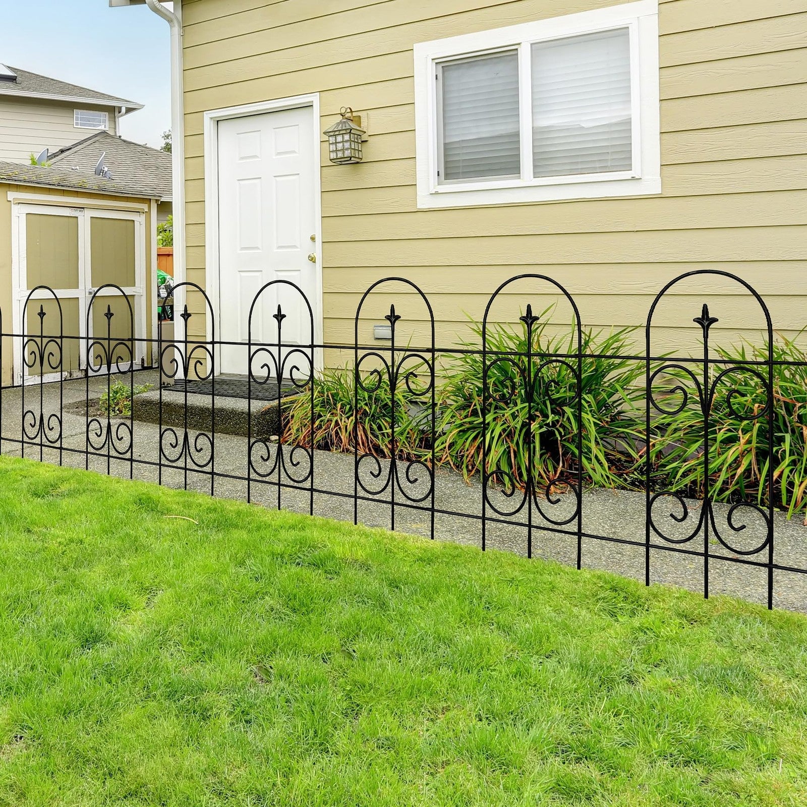 Thealyn Metal Garden Fence Border 82cm Rustproof Wrought Iron Barrier 6.1m