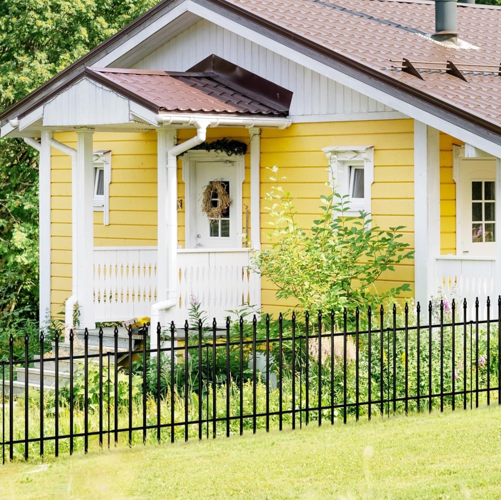 ARIFARO Decorative Metal Garden Fence 61cm high x 61cm Wide 5 Pack