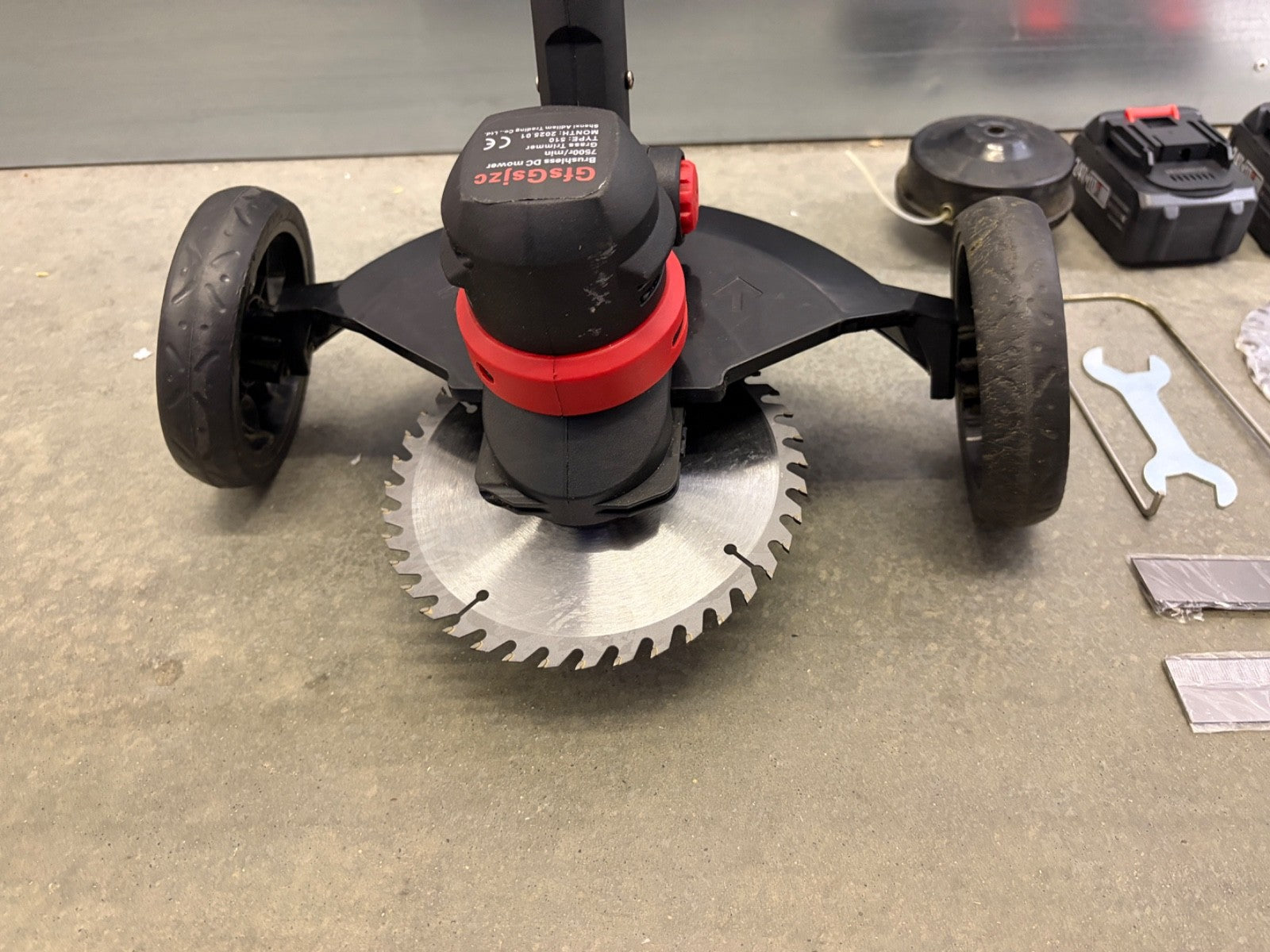 Cordless Grass Strimmer Wire Trimmer Metal Blades Garden Cutter Tool