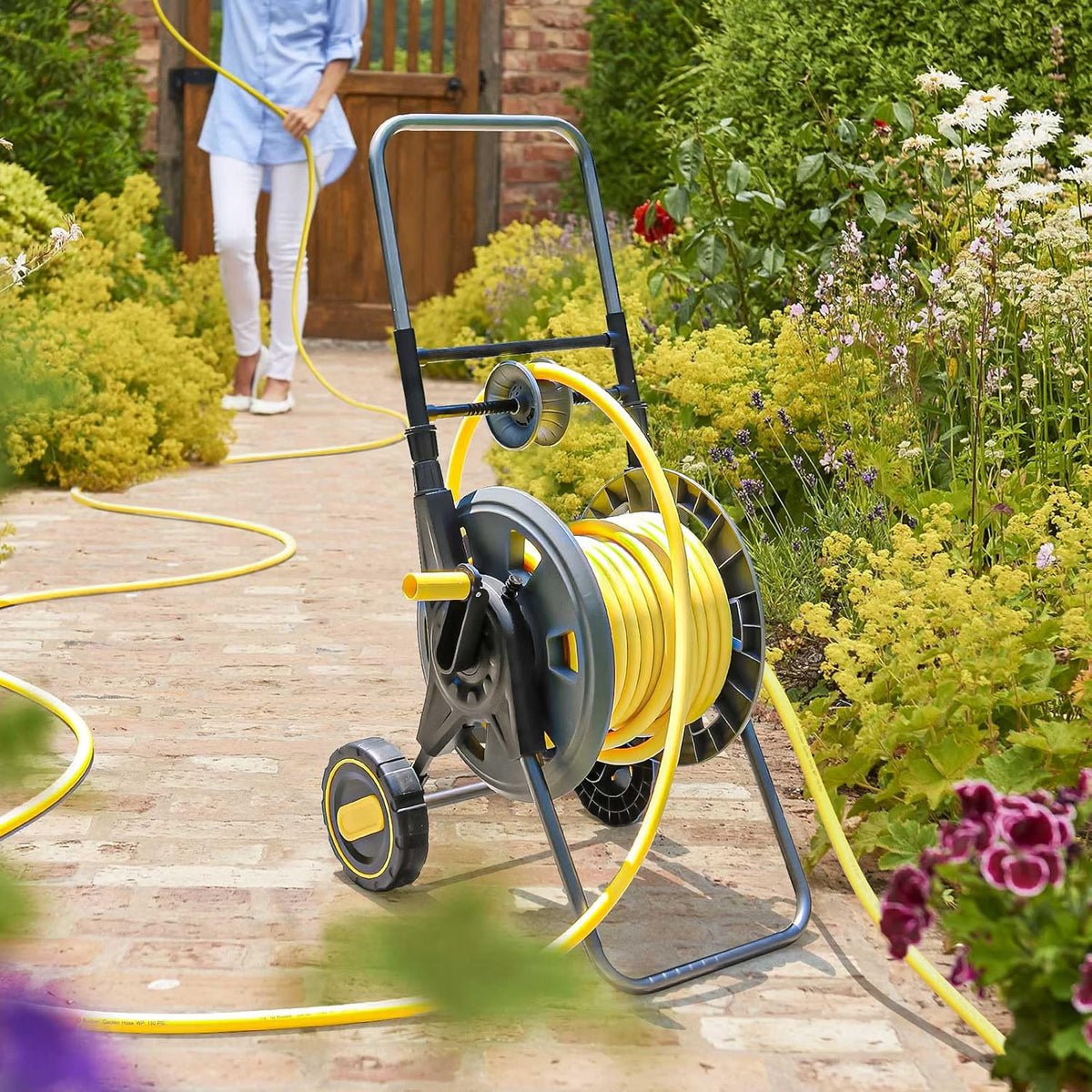 Garden Hose Reel Cart 30m Wheeled Trolley Rewind Handle 2m Leader Hose Spray Gun