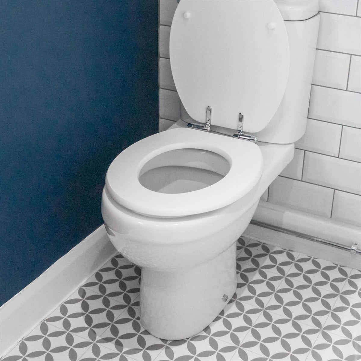 Soft Close Toilet Seat White Wooden MDF Oval 43.2x37.5cm Chrome Hinges