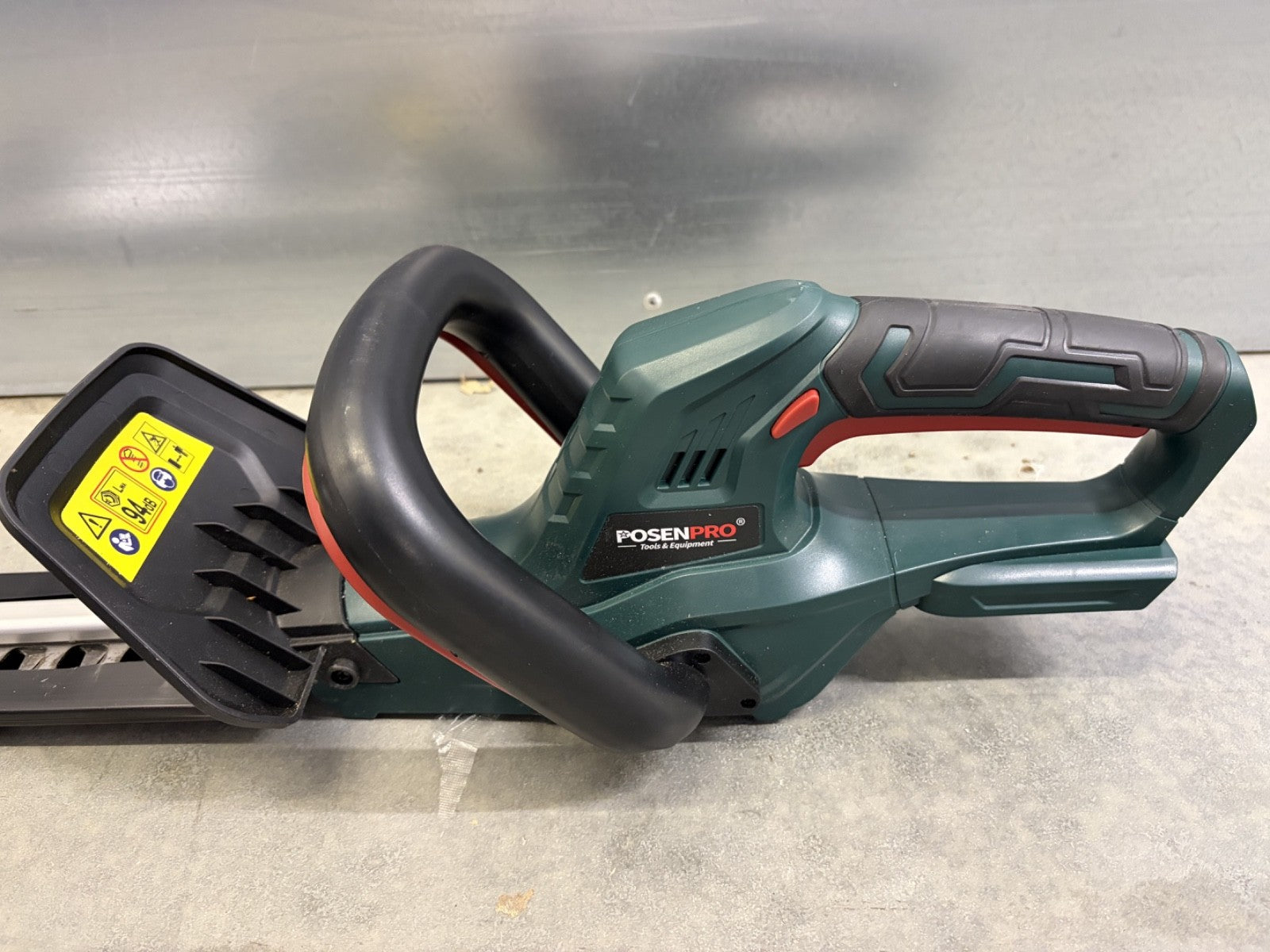 20V Cordless Hedge Trimmer 520mm Blade with 2.0Ah Battery Charger