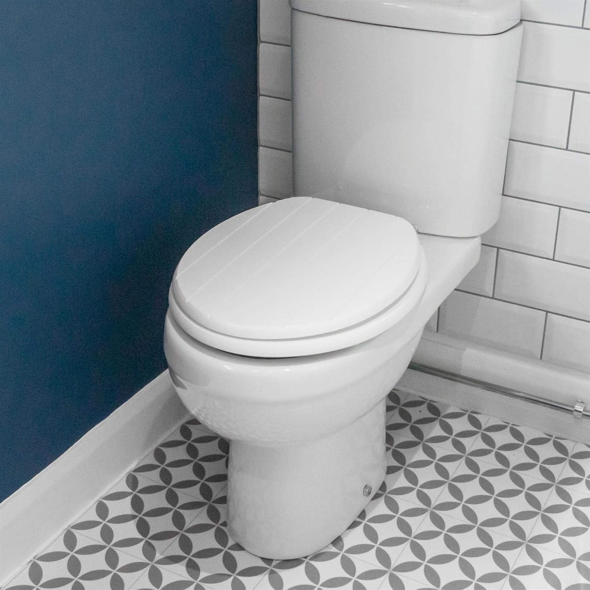Soft Close Toilet Seat White Wooden MDF Oval 43.2x37.5cm Chrome Hinges